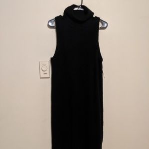Black sleeveless dress